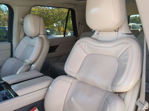 Used 2020 Lincoln Navigator Reserve w/ Luxury Package image 10