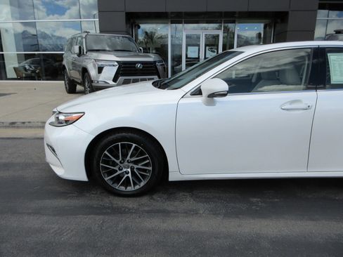 Used 2017 Lexus ES 350 w/ Navigation System Package FWD image 2