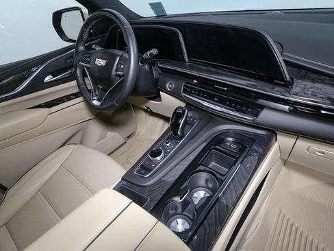 Used 2024 Cadillac Escalade Premium Luxury AWD/4WD image 20