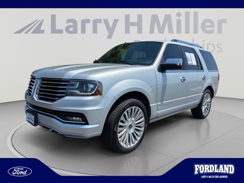 Used 2017 Lincoln Navigator Select AWD/4WD image 1