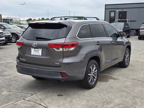 Used 2017 Toyota Highlander XLE FWD image 4