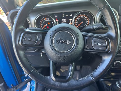 Used 2021 Jeep Gladiator Sport image 23