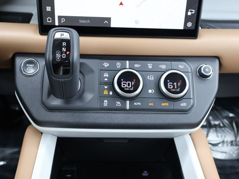 Used 2025 Land Rover Defender 130 X-Dynamic SE image 22