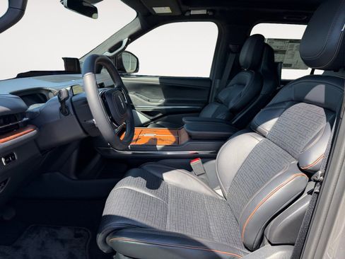 New 2025 Lincoln Navigator Black Label image 9