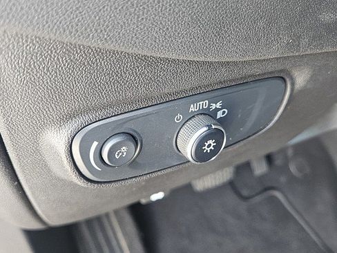 Used 2024 Chevrolet Equinox LT FWD image 19