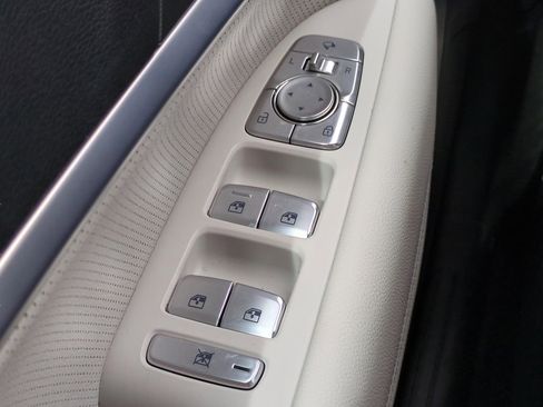 Used 2025 Genesis G70 2.5T w/ Sport Prestige Package image 21