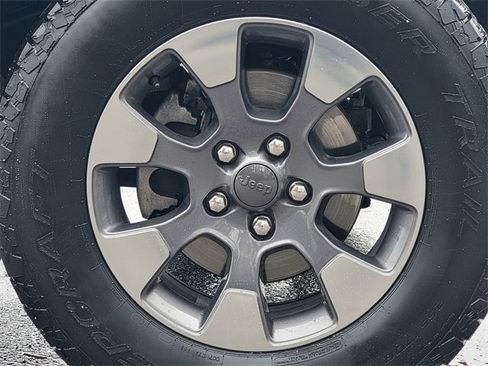 Certified 2019 Jeep Wrangler Unlimited Sahara image 17