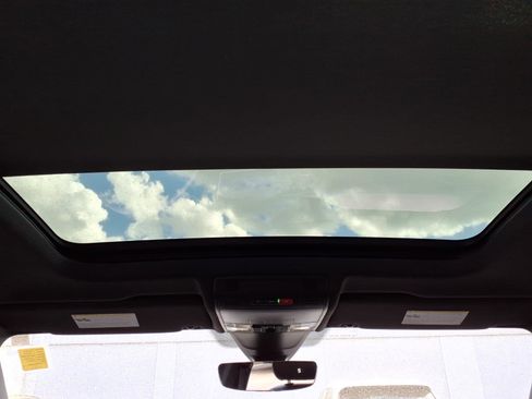 Used 2024 Volkswagen Tiguan SE R-Line FWD image 16
