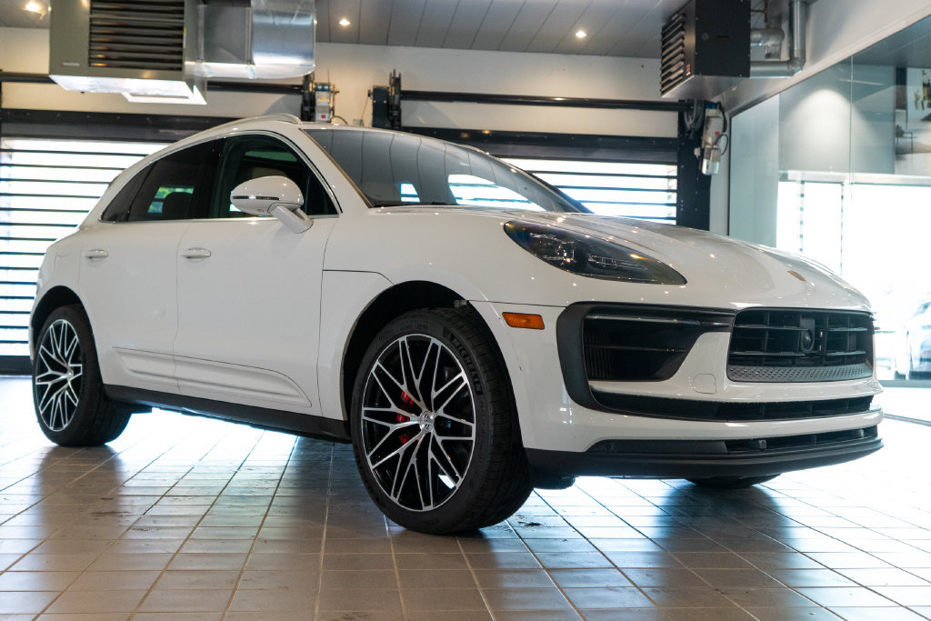 Certified 2023 Porsche Macan S AWD/4WD image 7