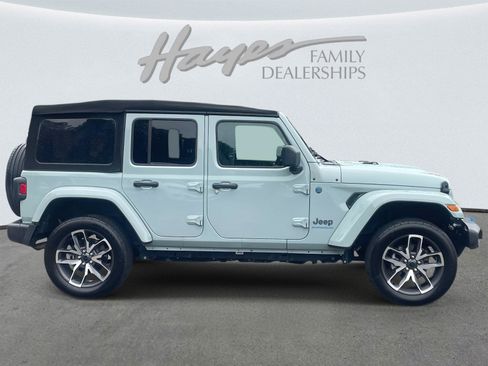Used 2024 Jeep Wrangler Unlimited w/ Convenience Group AWD/4WD image 30