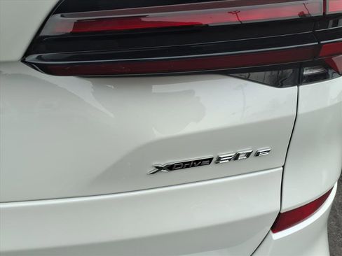 Used 2026 BMW X5 xDrive50e w/ M Sport Package image 12