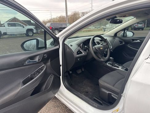 Used 2016 Chevrolet Cruze LT FWD image 8