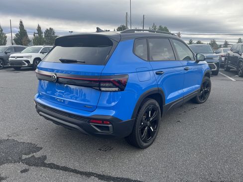 New 2025 Volkswagen Taos SE image 9