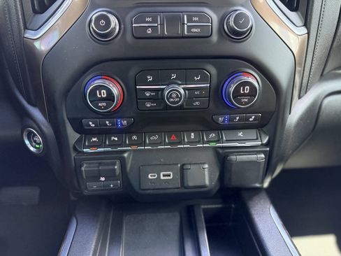 Used 2019 Chevrolet Silverado 1500 High Country w/ Technology Package AWD/4WD image 19