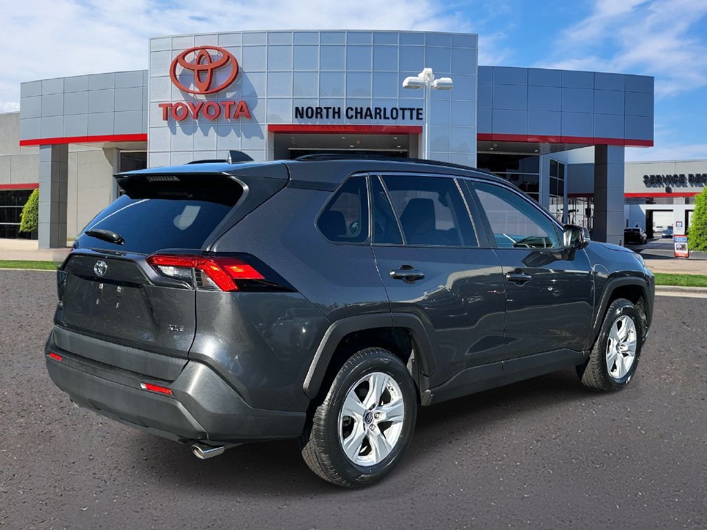 Used 2019 Toyota RAV4 XLE FWD image 6