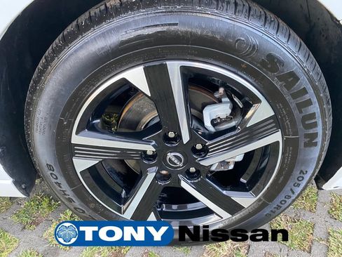 Used 2024 Nissan Sentra SV FWD image 27