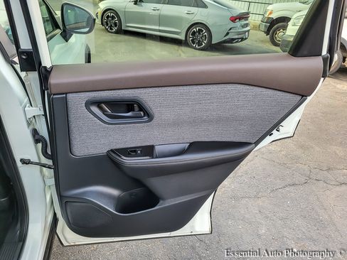 Used 2021 Nissan Rogue S image 26