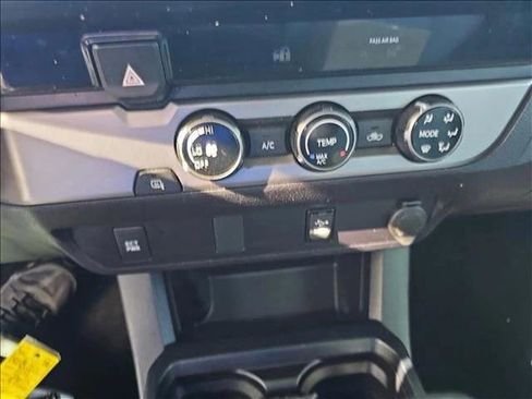 Used 2018 Toyota Tacoma SR image 11