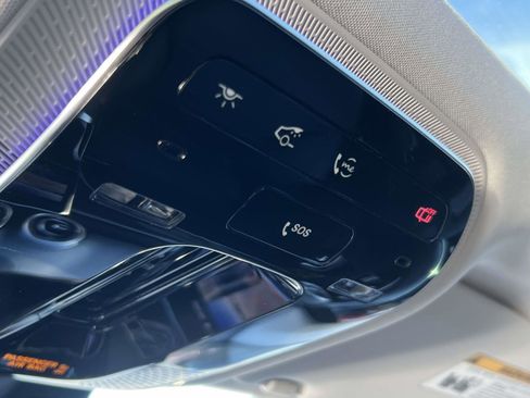 Used 2025 Mercedes-Benz GLC 350e 4MATIC image 12