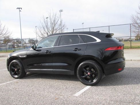 Used 2019 Jaguar F-PACE Premium image 11