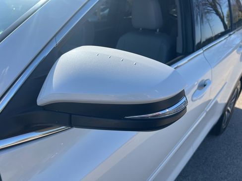 Used 2019 Toyota Highlander XLE image 32