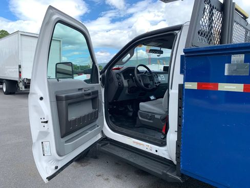Used 2014 Ford F550 4x4 Regular Cab Super Duty image 8