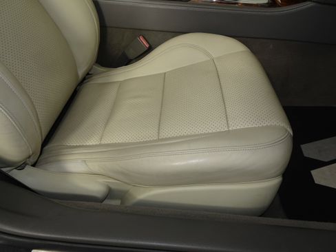 Used 2010 Jaguar XK Convertible image 33