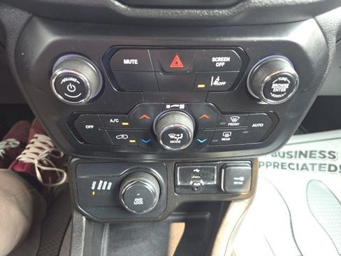Used 2021 Jeep Renegade Latitude w/ Convenience Group AWD/4WD image 22