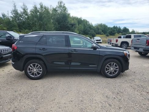 Used 2024 GMC Terrain SLT AWD/4WD image 2