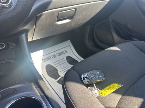 Used 2023 Chevrolet Malibu LT image 12