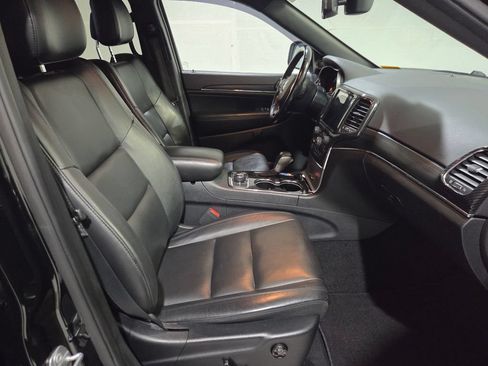 Certified 2019 Jeep Grand Cherokee Limited AWD/4WD image 18
