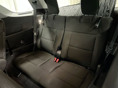 Used 2021 Ford Explorer XLT image 28