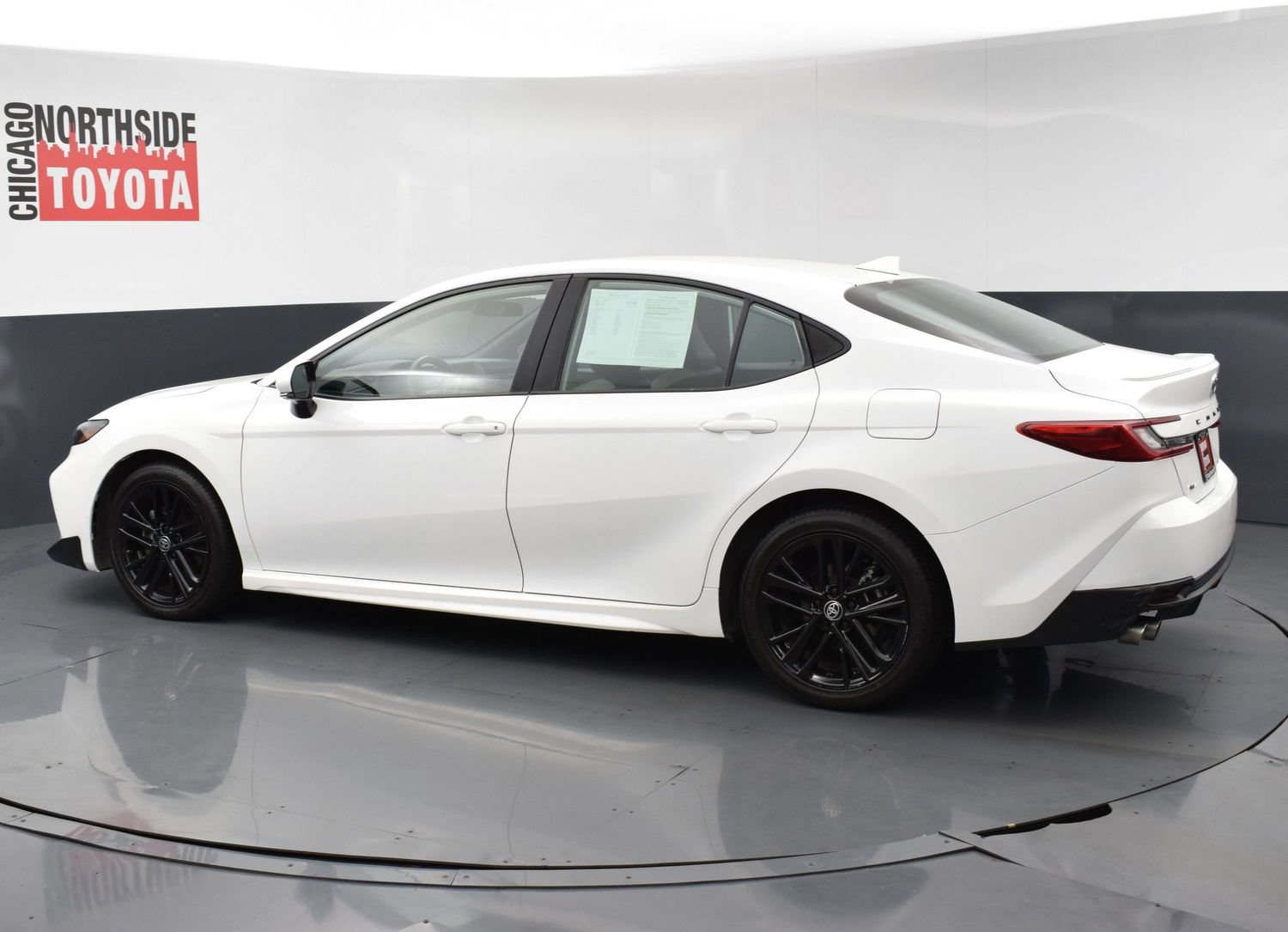 Used 2025 Toyota Camry SE FWD image 2