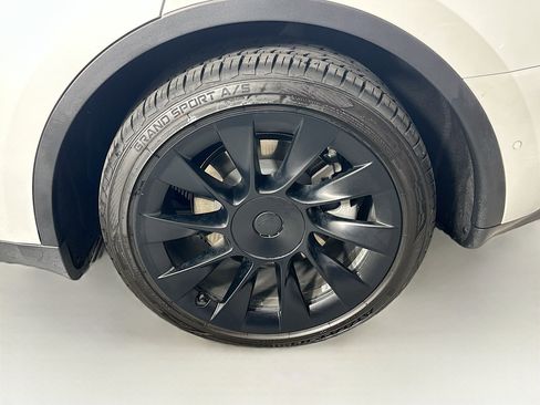 Used 2022 Tesla Model Y Long Range AWD/4WD image 11