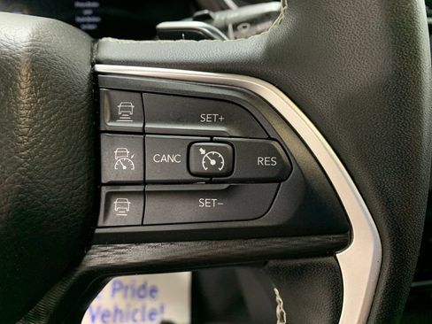 Used 2023 Jeep Grand Cherokee L Altitude AWD/4WD image 13
