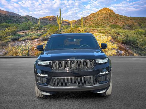 Used 2024 Jeep Grand Cherokee Limited w/ Black Appearance Package RWD image 9
