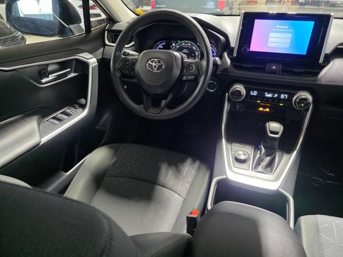 Used 2025 Toyota RAV4 XLE AWD/4WD image 19