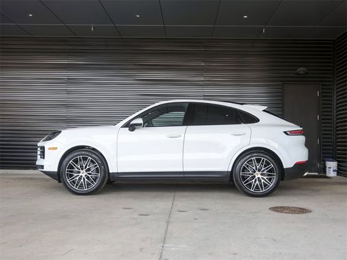 New 2025 Porsche Cayenne Coupe image 2