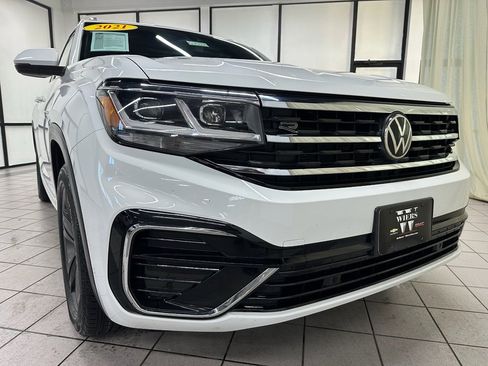Used 2021 Volkswagen Atlas Cross Sport SE image 2