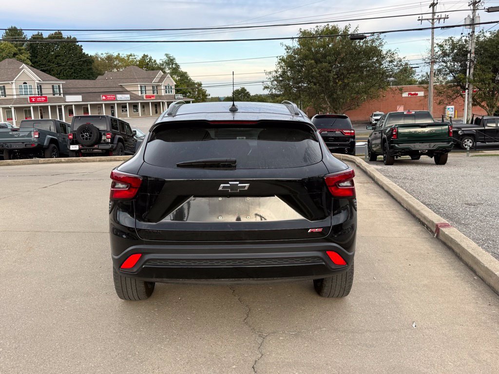 Used 2025 Chevrolet Trax RS w/ Sunroof Package FWD image 7