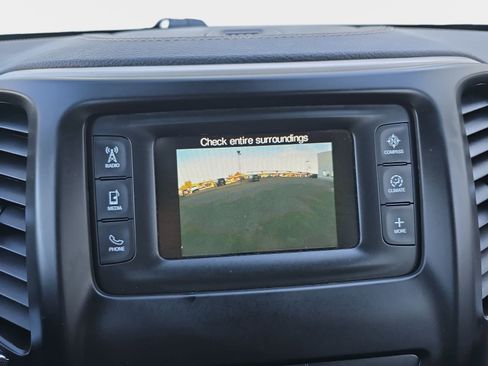 Used 2017 Jeep Cherokee Latitude image 25