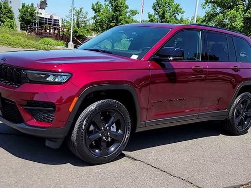 New 2025 Jeep Grand Cherokee Altitude w/ Trailer Tow Package image 4