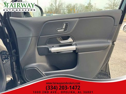 Used 2025 Mercedes-Benz GLA 250 SUV image 28