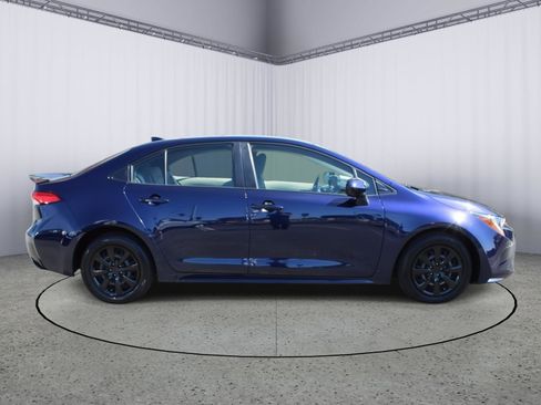 Used 2022 Toyota Corolla LE image 8