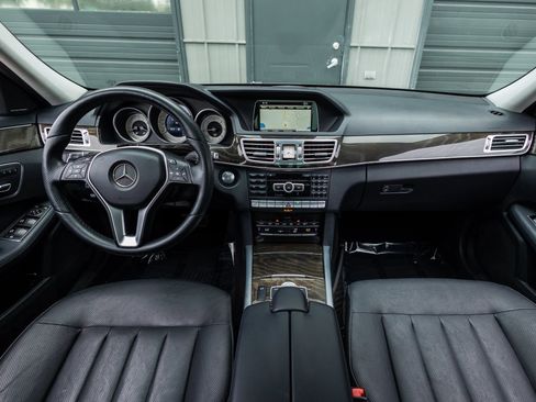 Used 2014 Mercedes-Benz E 250 BlueTEC 4MATIC Sedan image 20
