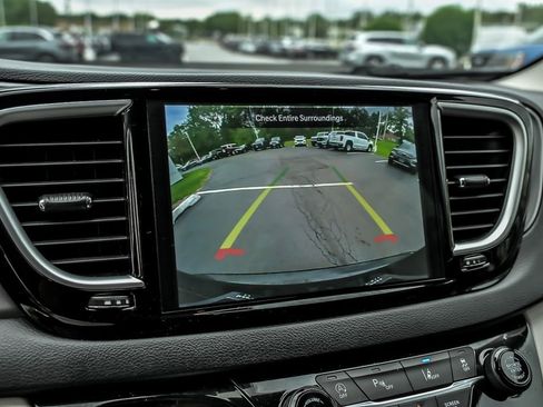 Used 2023 Chrysler Pacifica Touring-L FWD image 24