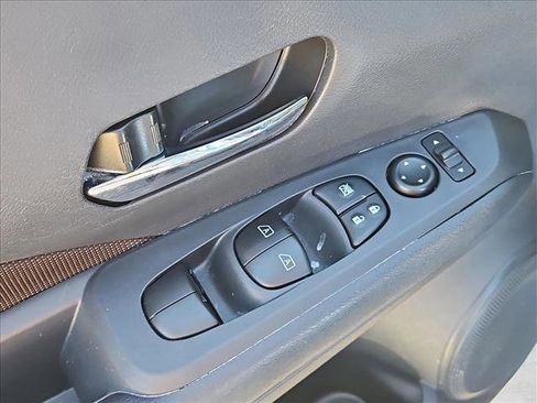 Used 2024 Nissan Kicks SR image 11