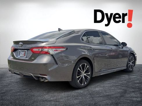 Used 2019 Toyota Camry SE FWD image 3