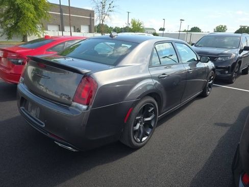 Used 2021 Chrysler 300 S w/ S Model Appearance Package RWD image 4