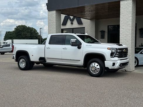 Used 2024 Chevrolet Silverado 3500 High Country w/ Technology Package AWD/4WD image 20